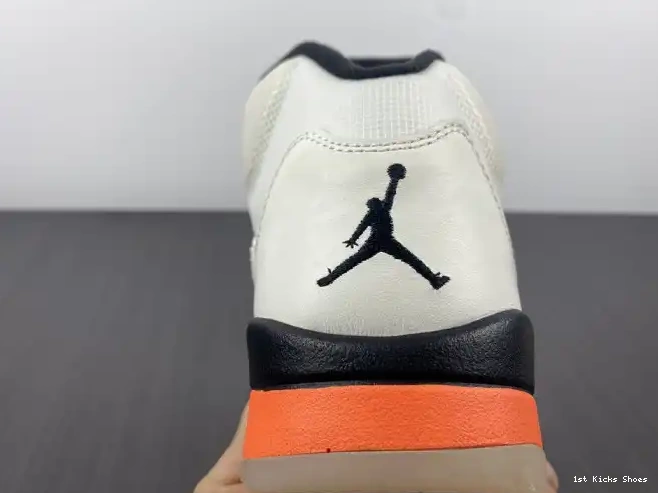 1st Kicks Shoes 5 DC1060-100 Jordan Retro Orange Total 0525